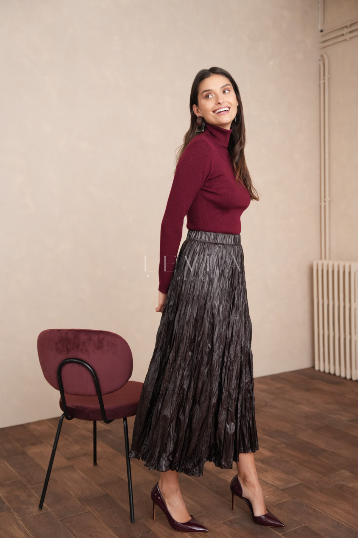 Deri dokunuşlu uzun etek