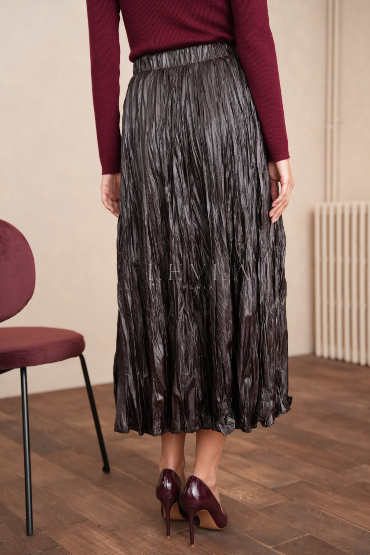 Deri dokunuşlu uzun etek