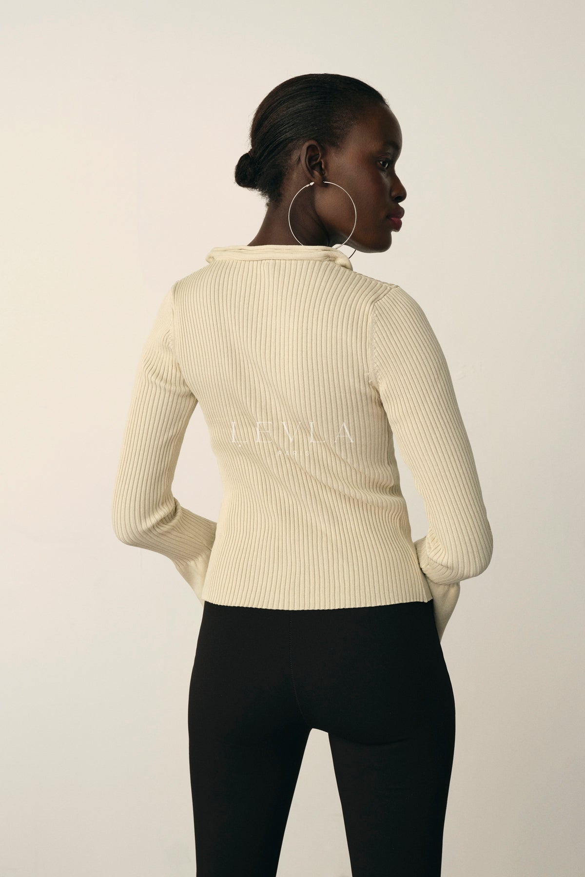 Volanlı önü dügmeli triko kazak