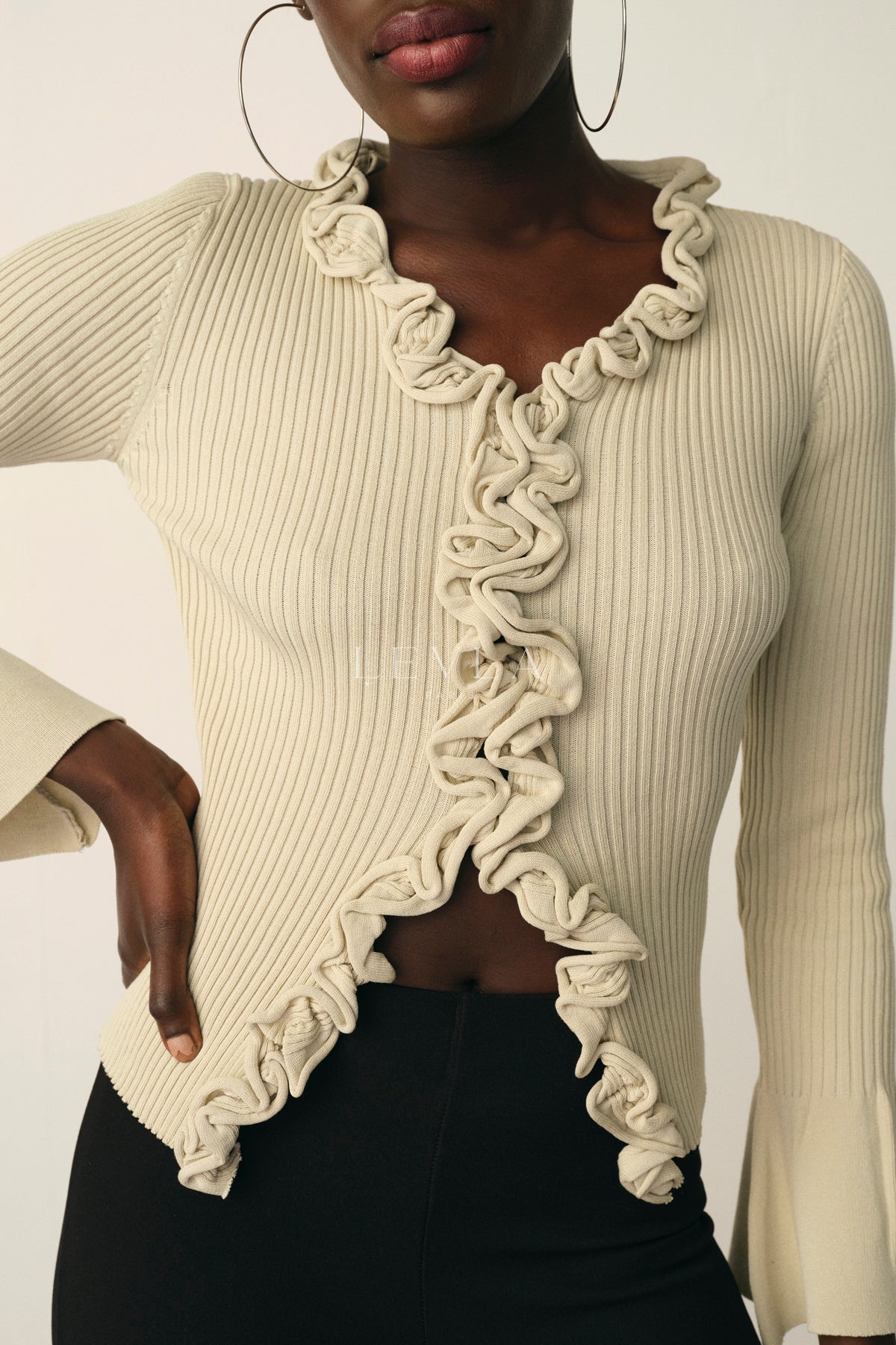 Volanlı önü dügmeli triko kazak