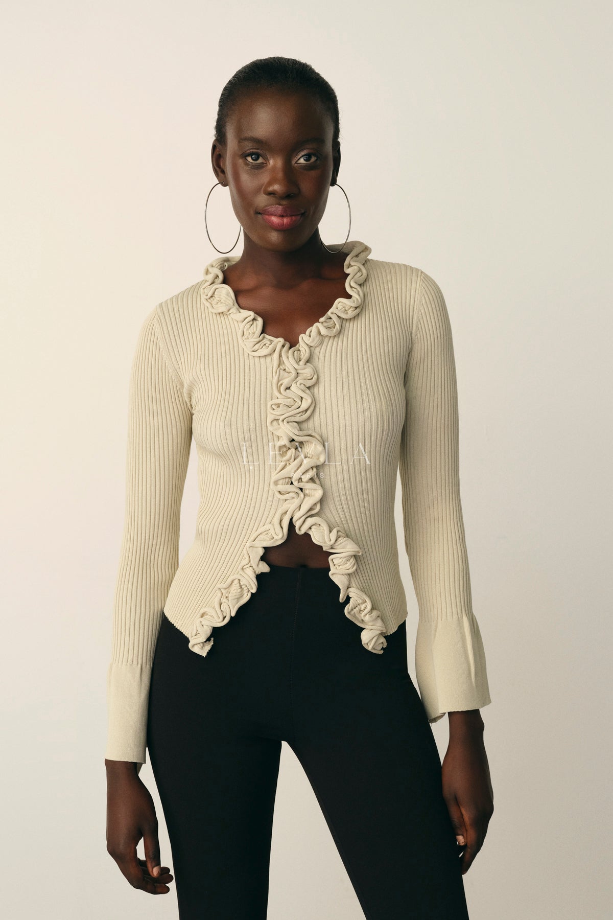 Volanlı önü dügmeli triko kazak