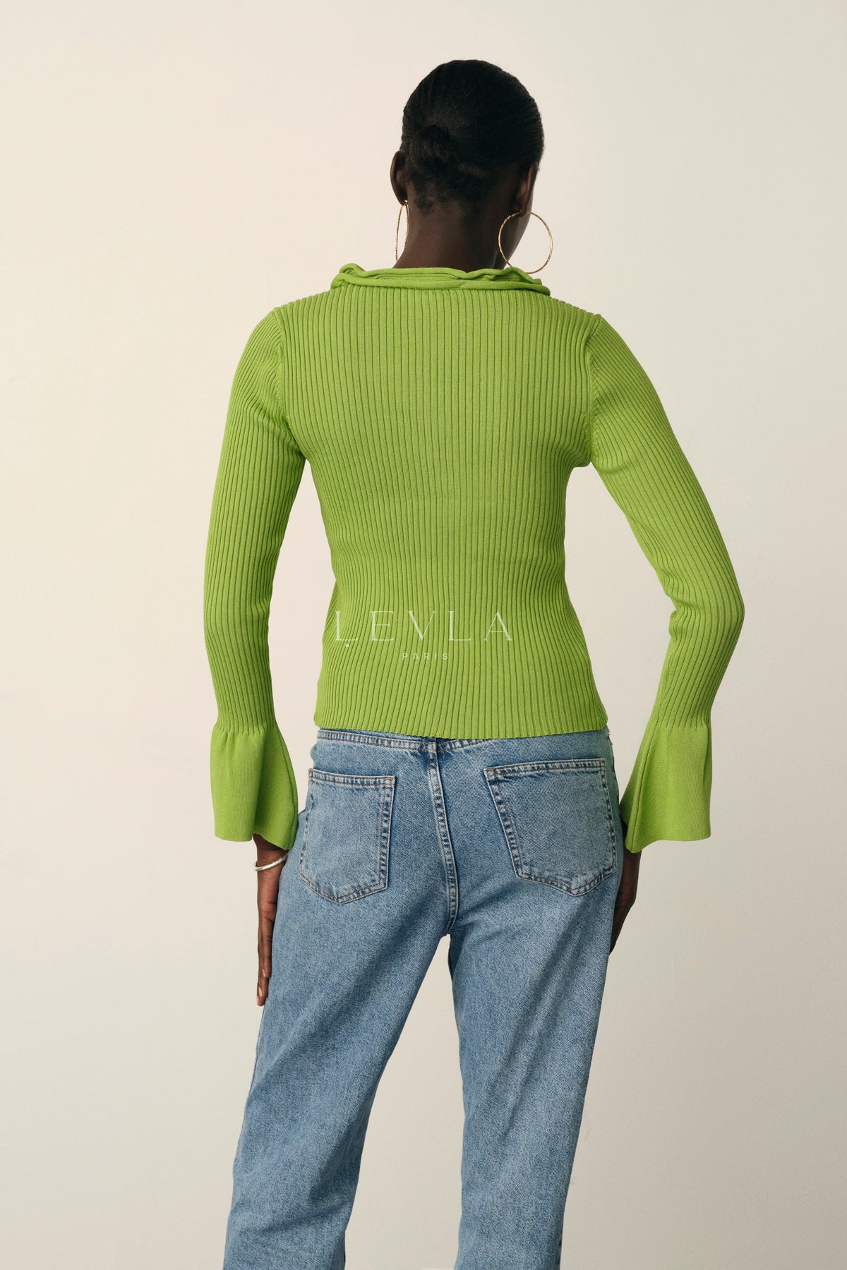 Volanlı önü dügmeli triko kazak