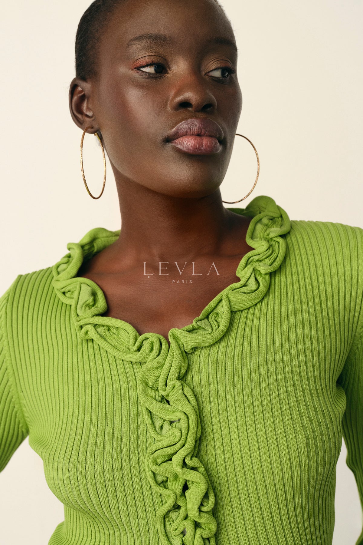 Volanlı önü dügmeli triko kazak