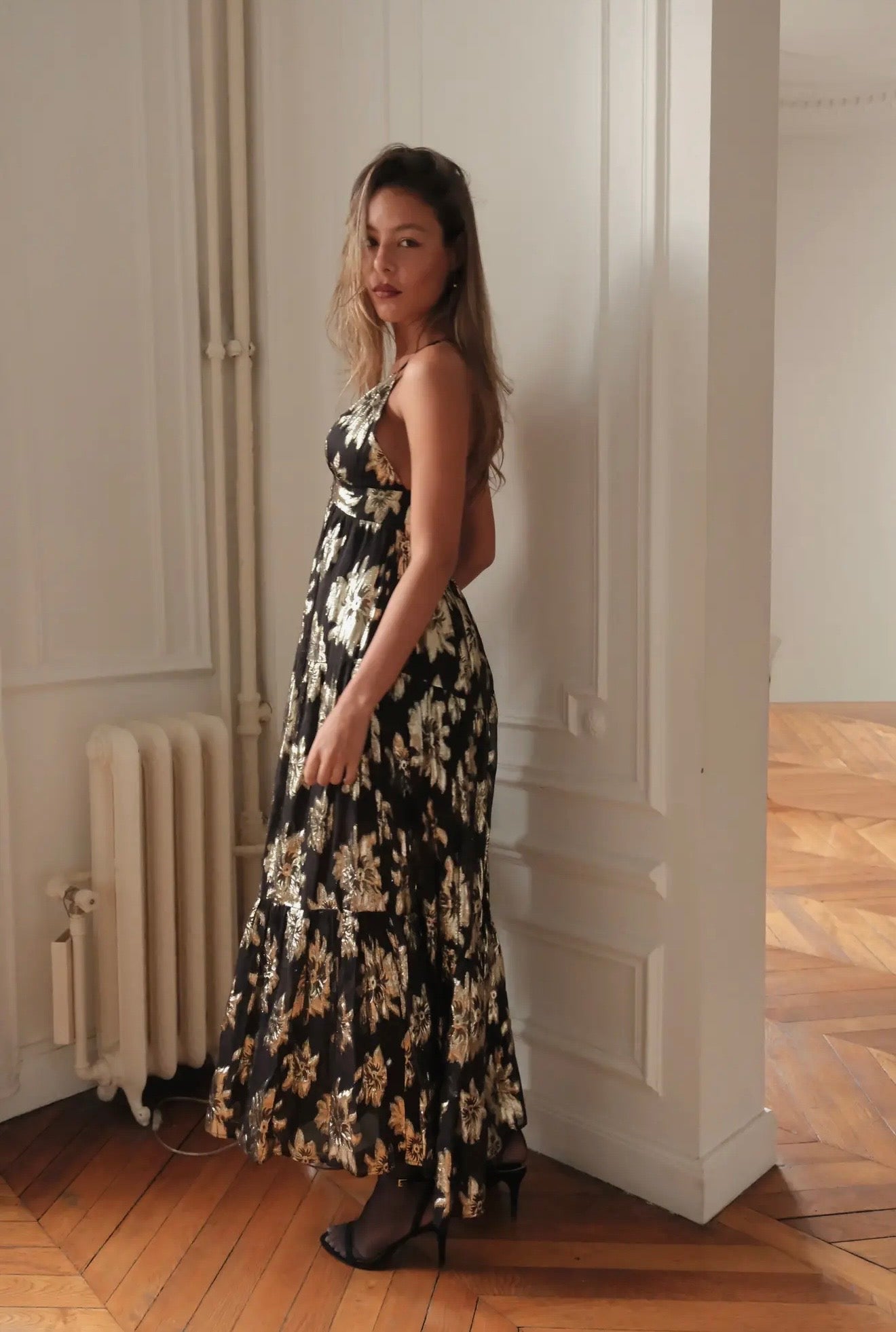 Long backless dress with gilded detail